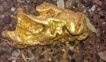 Lucky Aussie Prospector finds Massive 2kg Gold Nugget